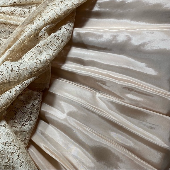 Vintage 1950s Jr. Theme Cream Lace with Floral Pattern Dress - Picture 8 of 13